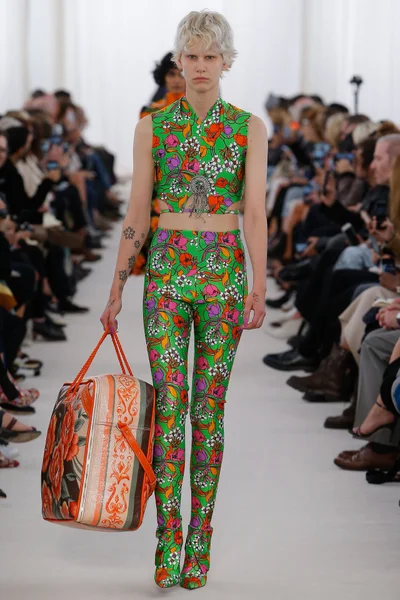 Look 25